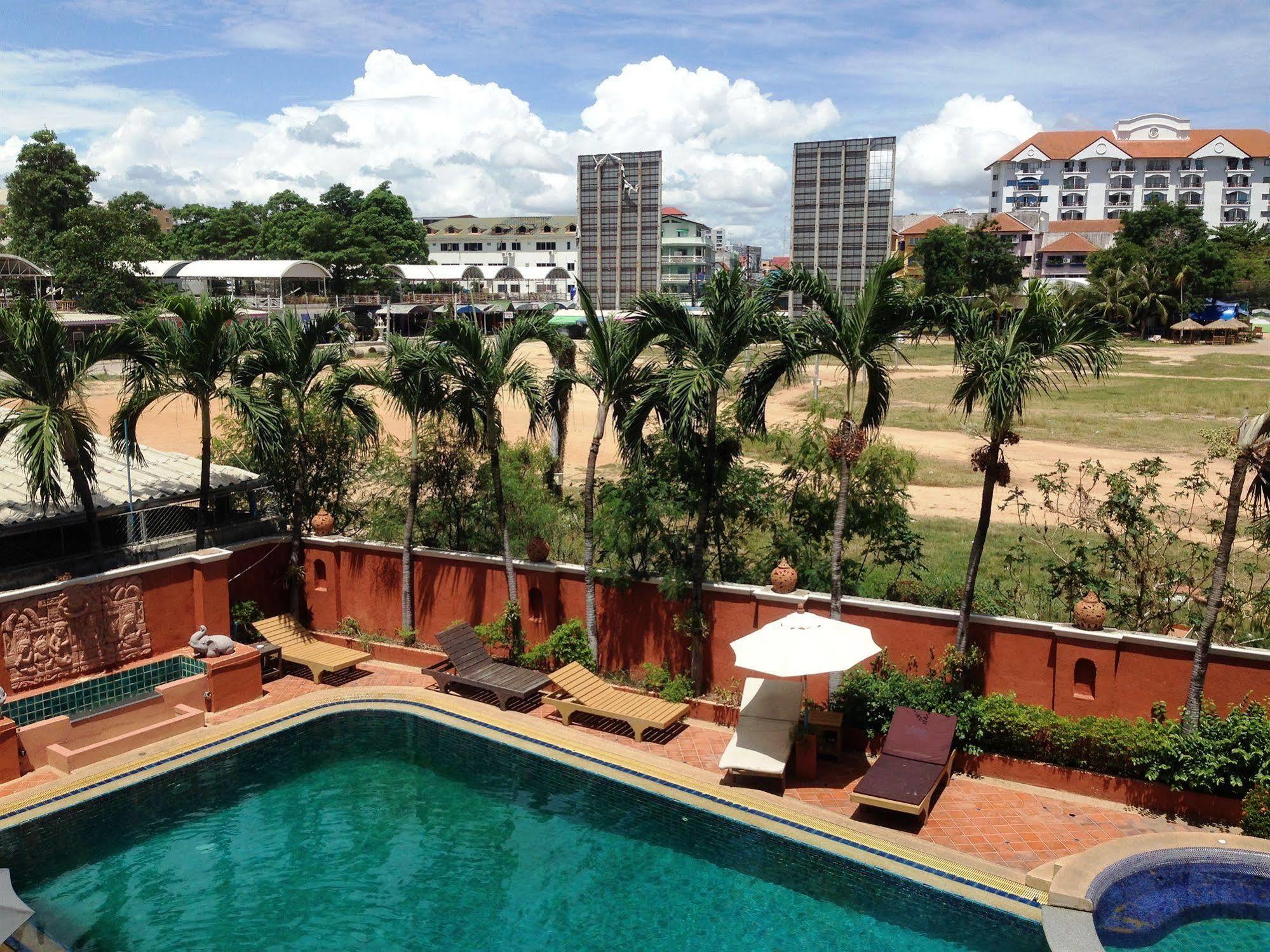 Skaw Beach Hotel Pattaya Exterior photo